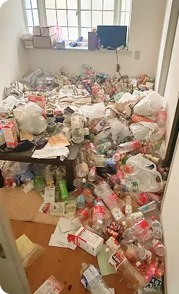 お片付けヘルパーズのゴミ屋敷片付け事例3：作業前