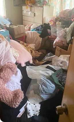 お片付けヘルパーズのゴミ屋敷片付け事例1：作業前